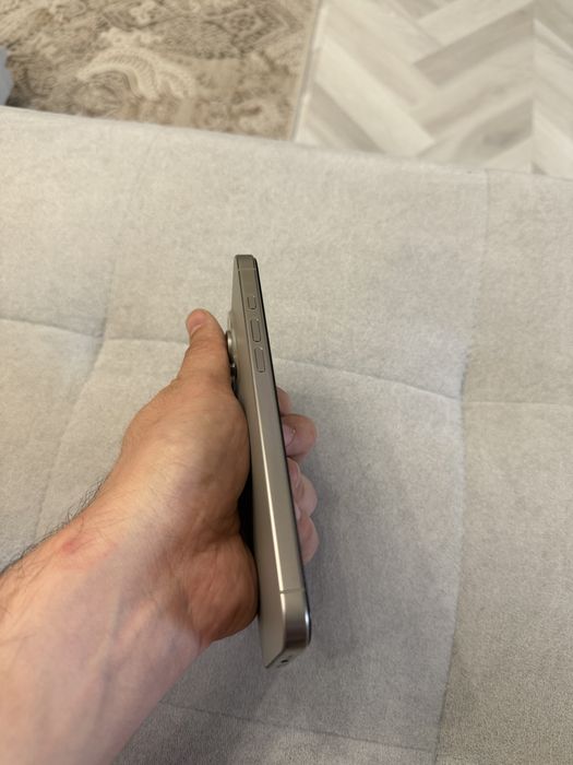 Продам iphone 16 pro max natural 256 gb