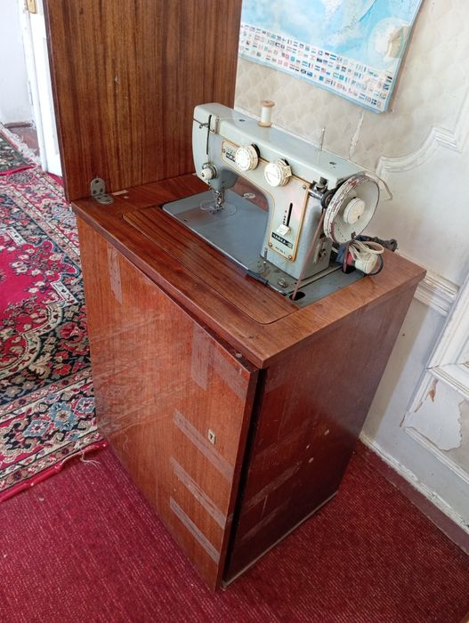 Продам швейную машину