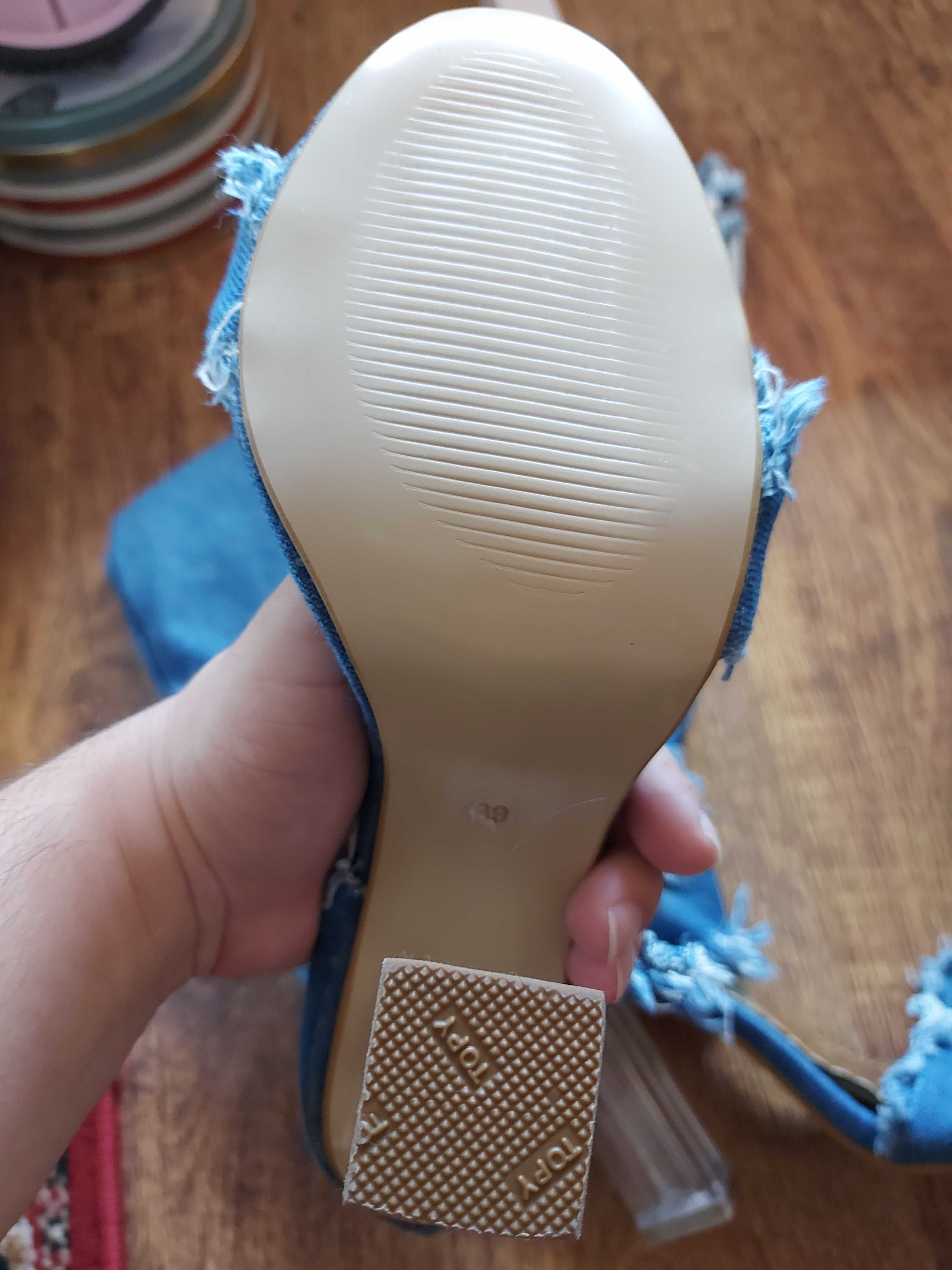 Sandale tip cizme din denim cu toc transparent. Mărimea 39