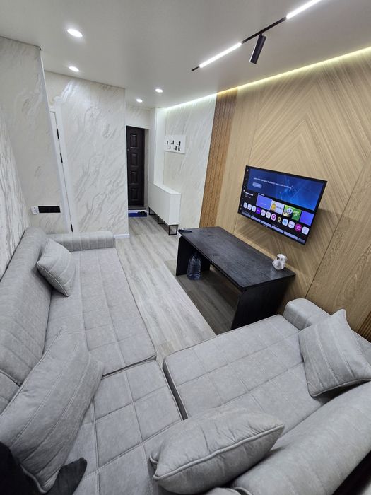 Чиланзар 22 квартал.  1ком.  36м2. Евроремонт. Мебелью и техникой.