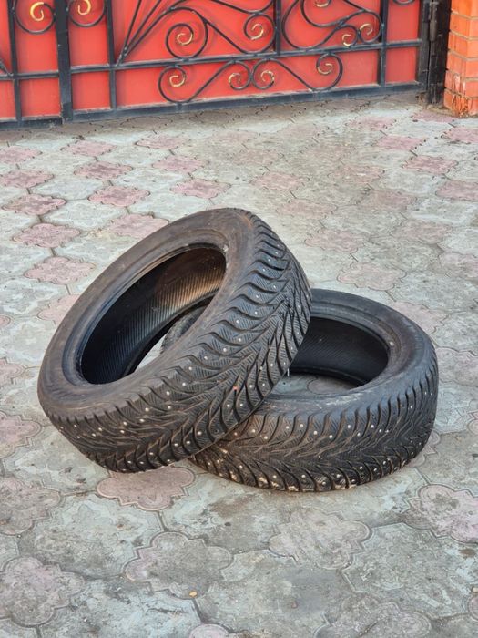 Продам зимнию покрышку пара в очень  хорошем состояний