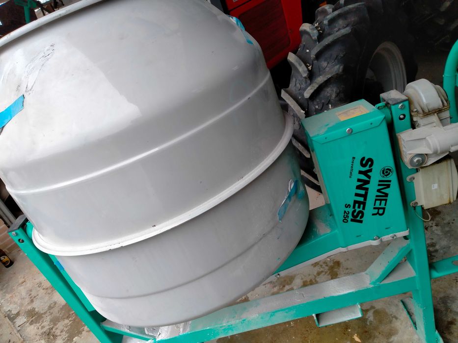 Vând betoniera imer 250s