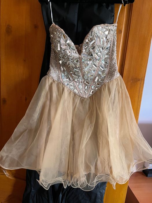 Продавам бална рокля Sherri Hill