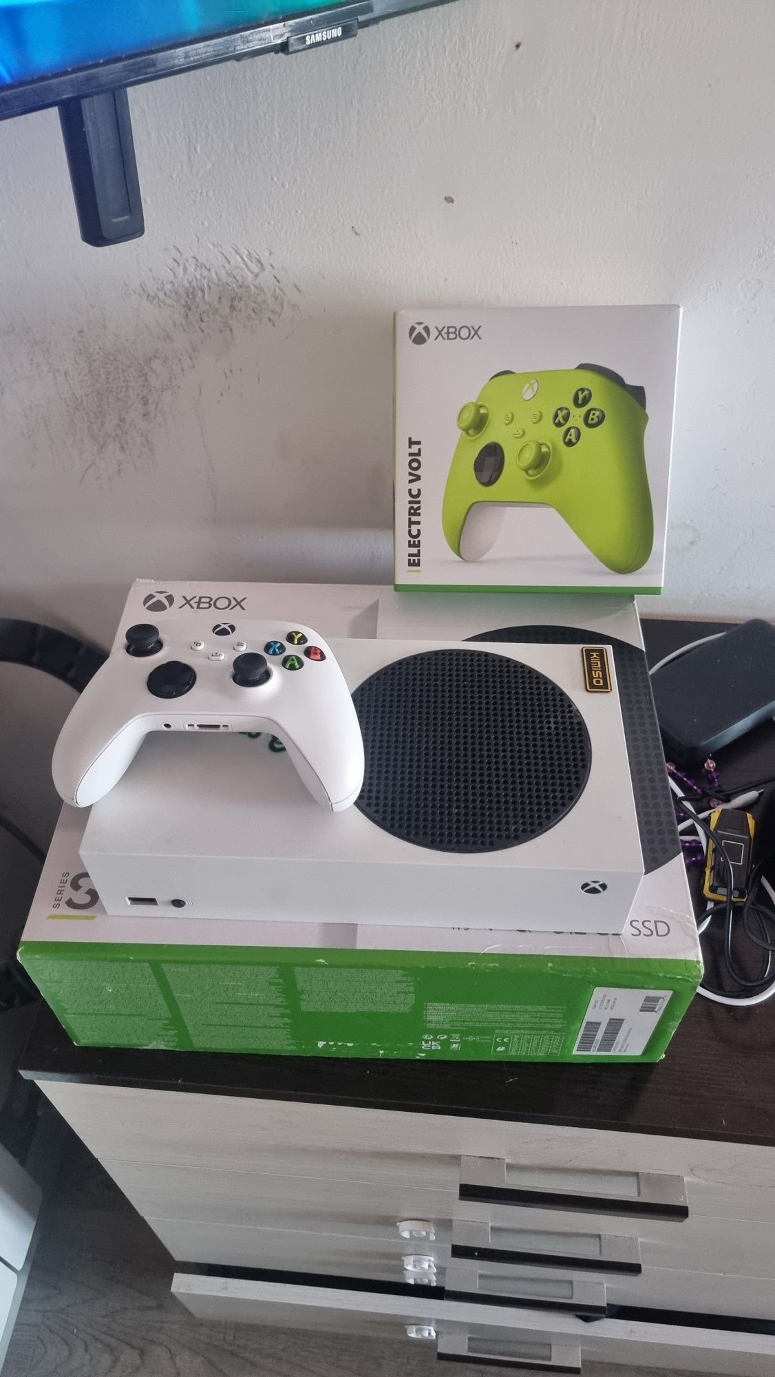 Продаю приставку Xbox series S