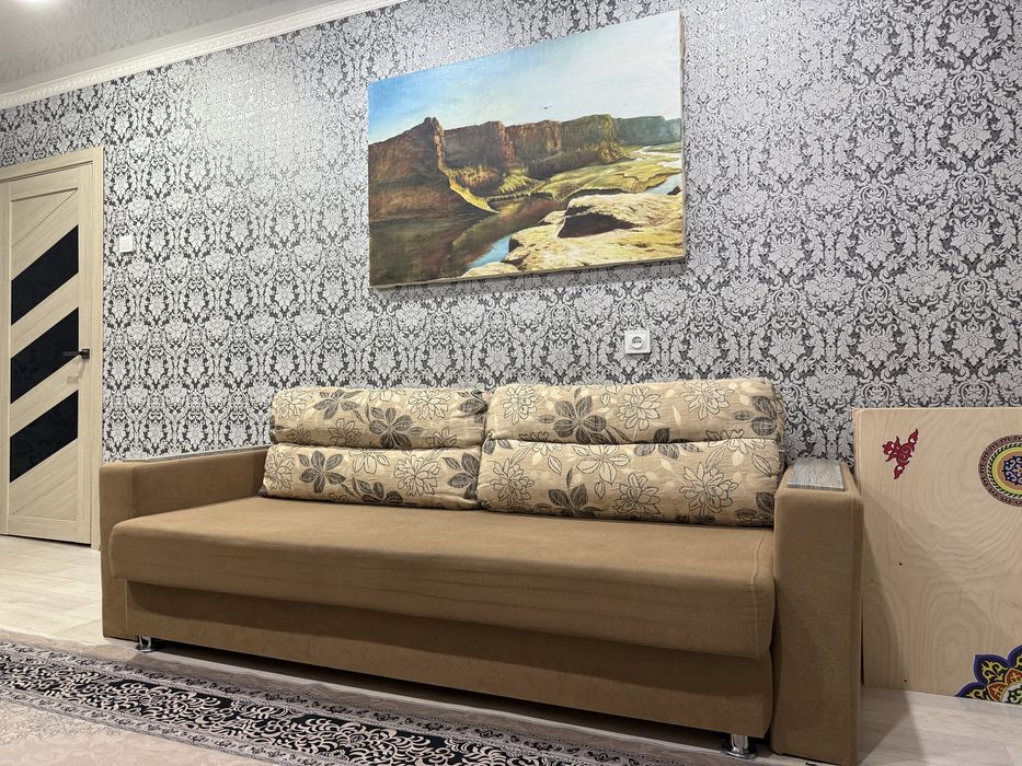 Диван раскладной большой красивый с подушкой