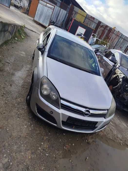 Продавам Опел астра Х 1.7CDTI на части