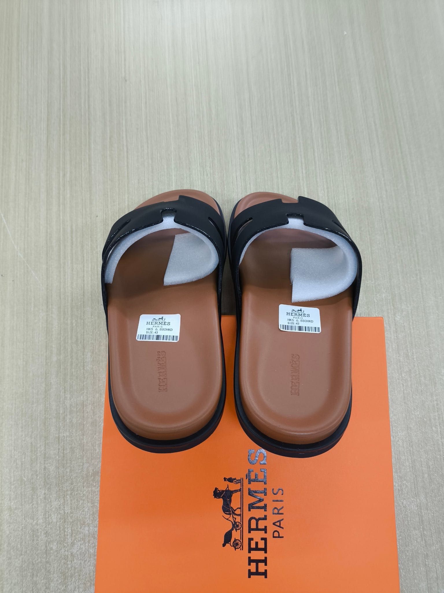 Мъжки чехли на марката Hermès