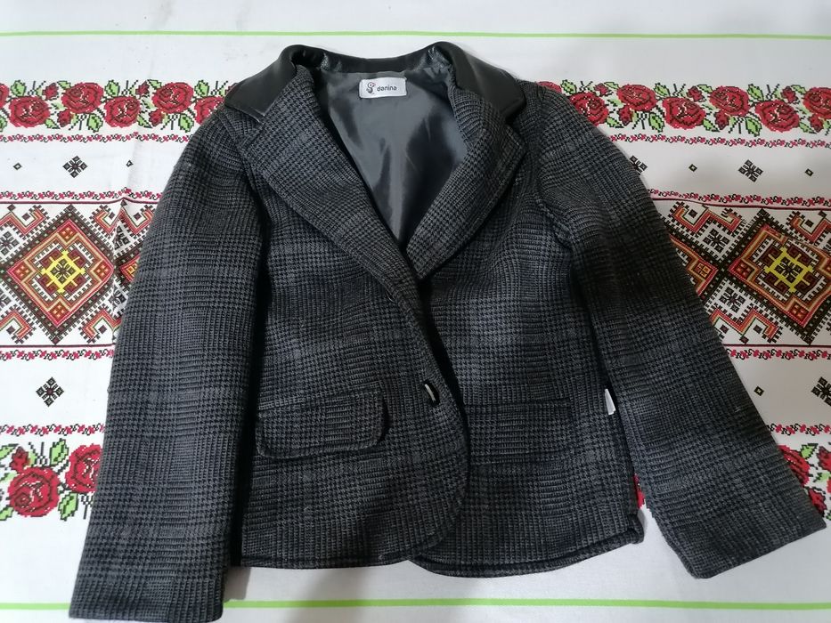 Vând pachet geaca și sacou baiat 4 - 5 ani