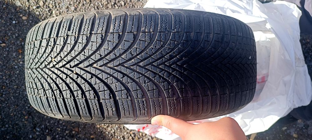 Все сезонни гуми 215/55/17