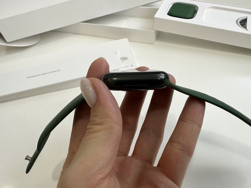 Продам Apple Watch series 7