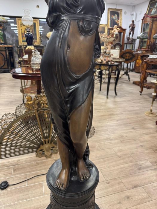 Statueta-lampa din bronz masiv cu abajur stil tiffany