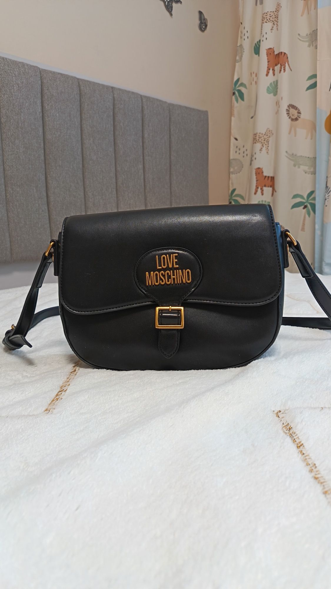 Дамска чанта, Moschino