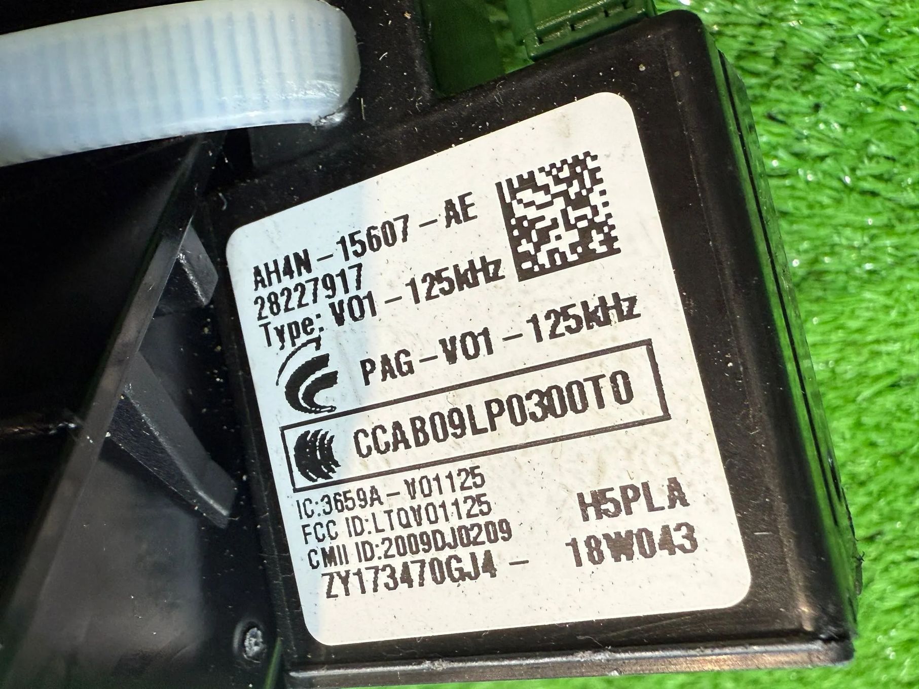 ANSAMBLU MANETE COMENZI VOLAN + SPIRA +  CHEIE  JAGUAR F-PACE X761 2018 2.0 DIESEL / 5 USI COD OEM AH4N-15607-AE FK72-14A664-CA HPLA-13N064-TB 2016-2020