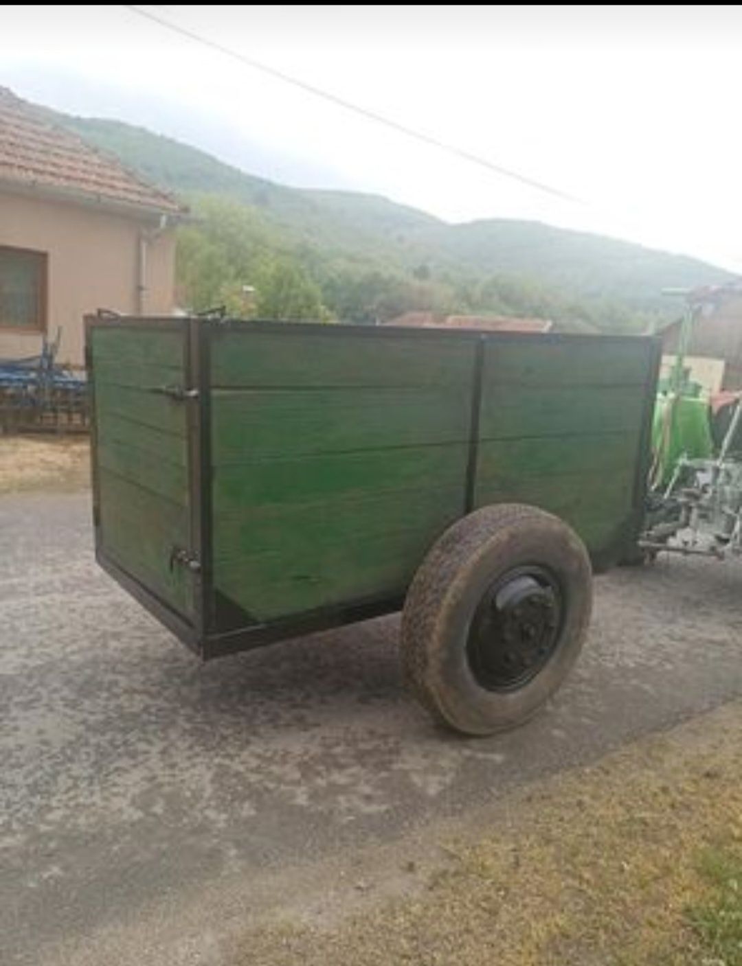 Vând remorca pentru tractor