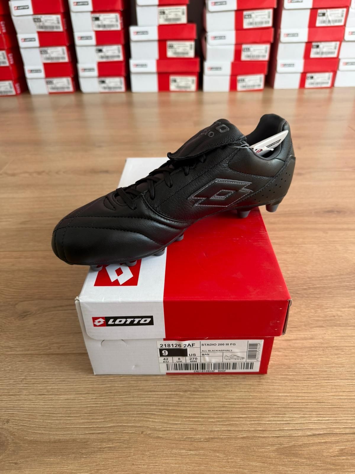Ghete fotbal LOTTO Stadio 200 III FG