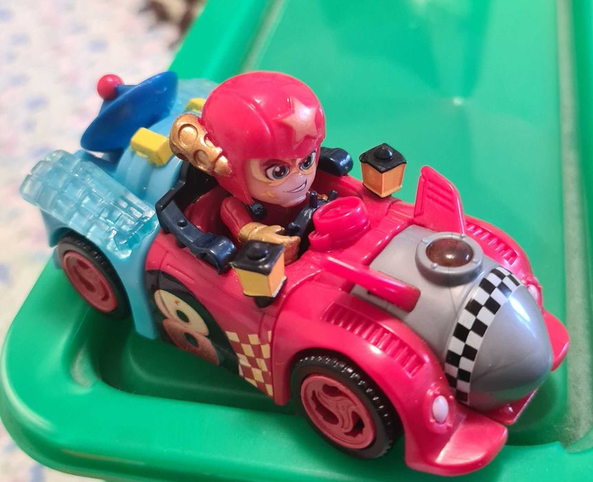 8 Masinute T-Racers dragute