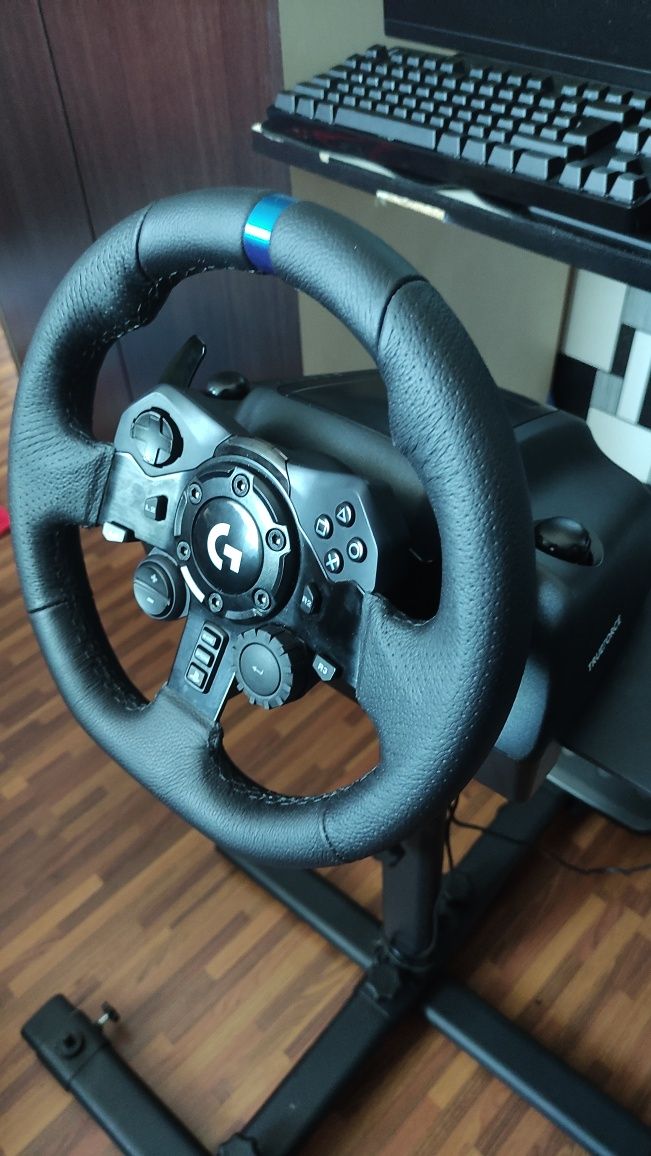 Volan Logitech G923 compatibil cu PS5/PS4 si PC