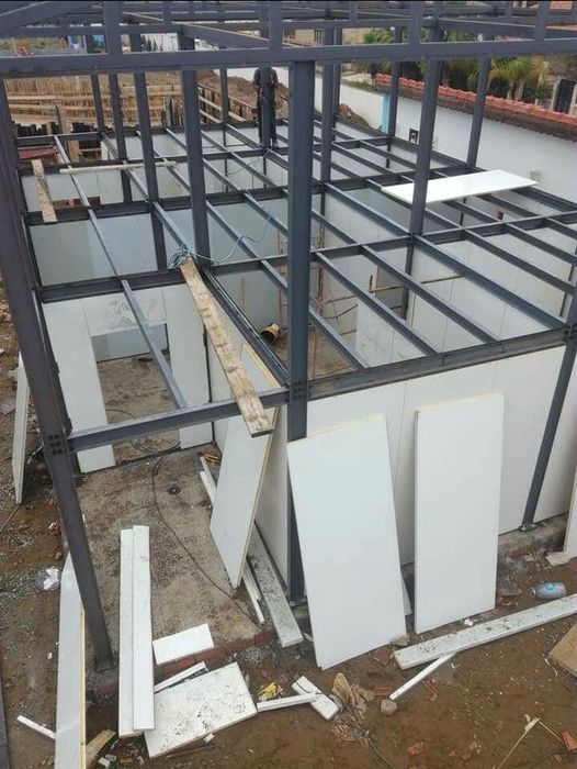 Case pe structura metalica