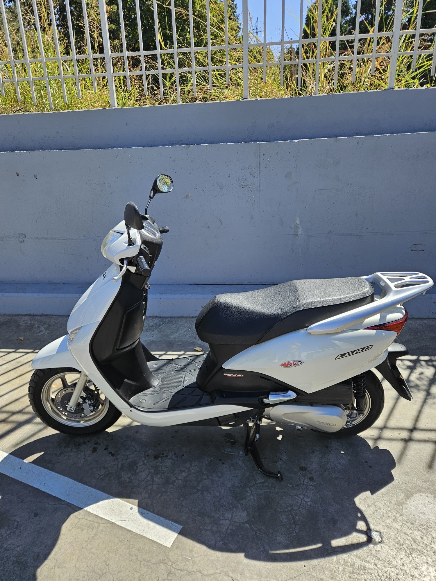 Honda Lead 110cc мотоциклет скутер