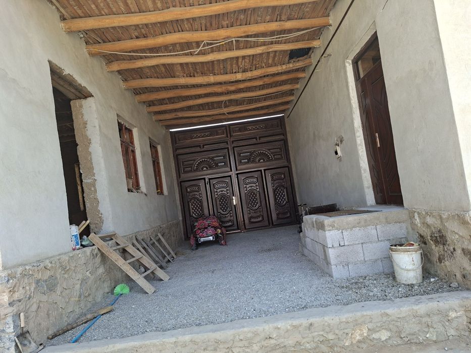 Srochna hovli sotiladi. Narpay eski 5. 8 sotix