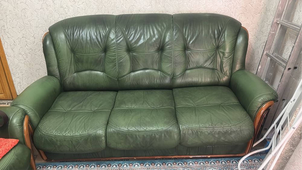 Продаю советский диван и кресло в хорошем состоянии.