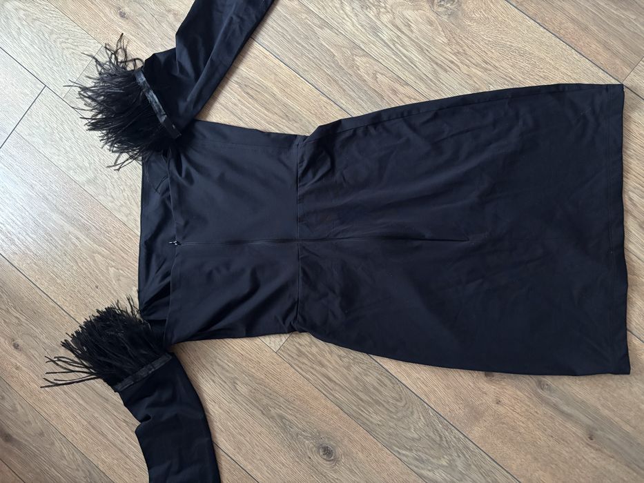 Елегантна рокля с пера Mijel