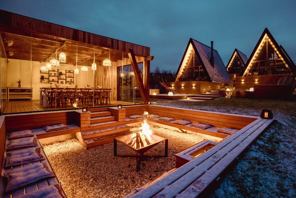 Revelion la BY THE LAKE – Cabane A-Frame Premium cu Vedere la Lac