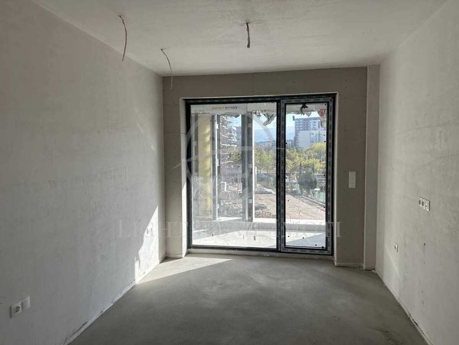 Продава се Тристаен апартамент в Пловдив, Христо Смирненски - 130 кв.м за 1916 €/кв.м - Снимка #3