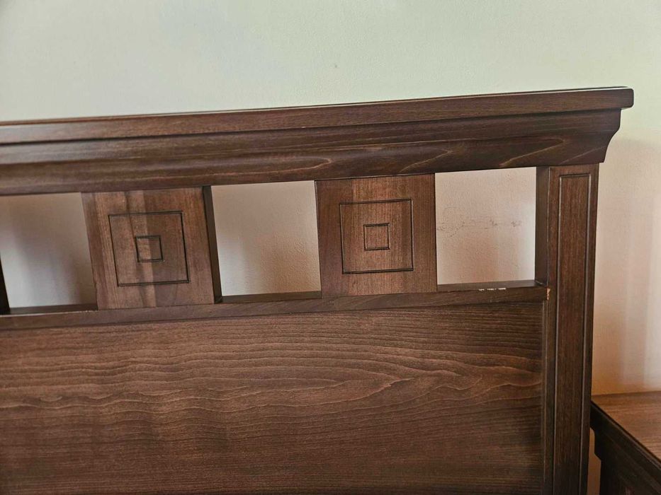 Спалня и нощо шкафче от масив на Adara.