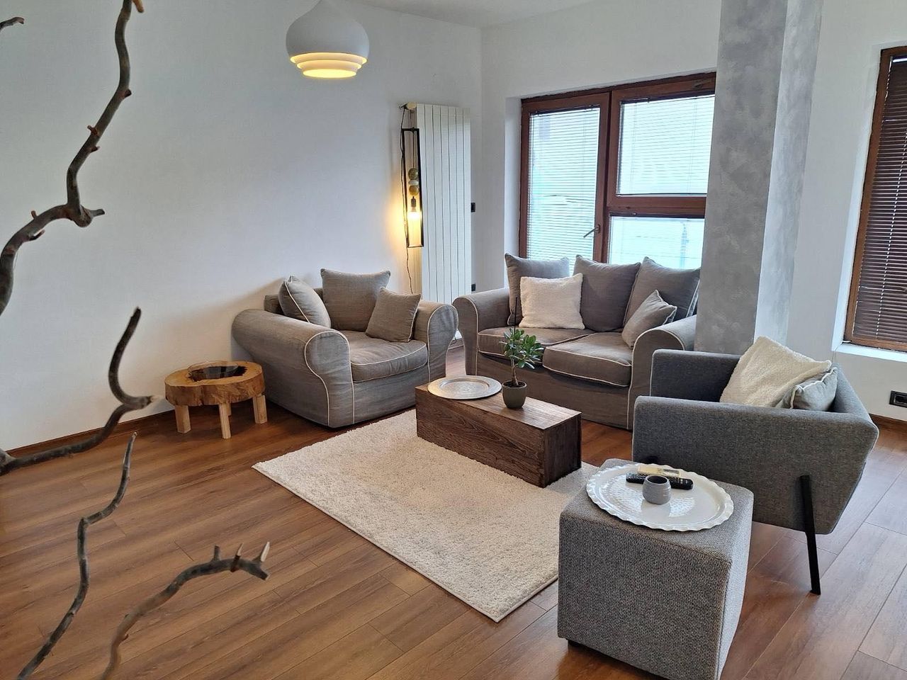 Дава се под наем Тристаен апартамент в София, Лозенец - 111 кв.м за 1000 € - Снимка #2