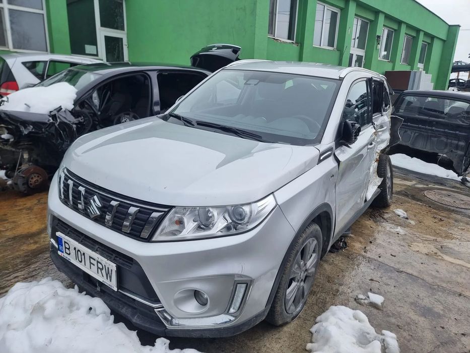 Dezmembrez Dezmembrari Suzuki Vitara 4 facelift   motor 1.0 benzina cutie de viteze 4x4 grup cardan diferential jante r17 bara fata