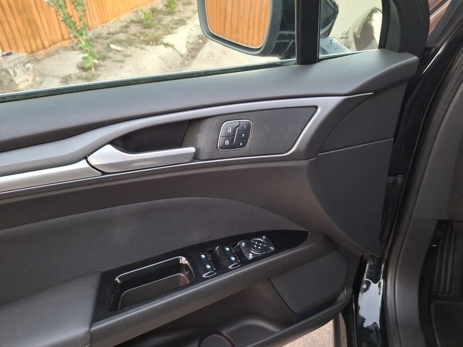 Vând Ford mondeo