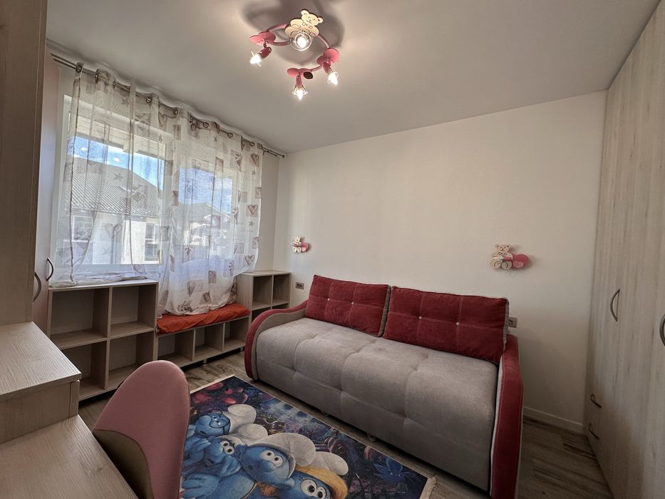 Închiriez apartament cu 3 camere în Râșnov