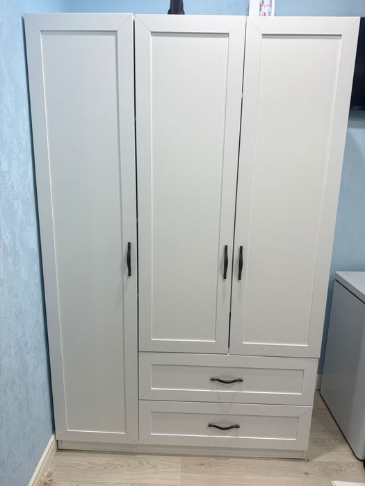 шкаф трехдверный