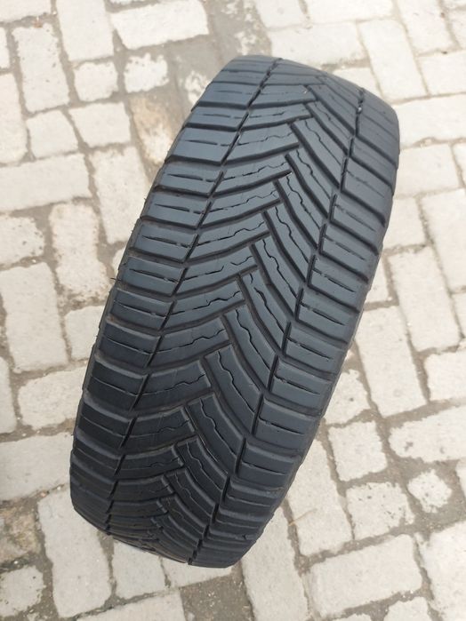 O bucată 235/65 R16C M+S iarnă - una Michelin Hankook