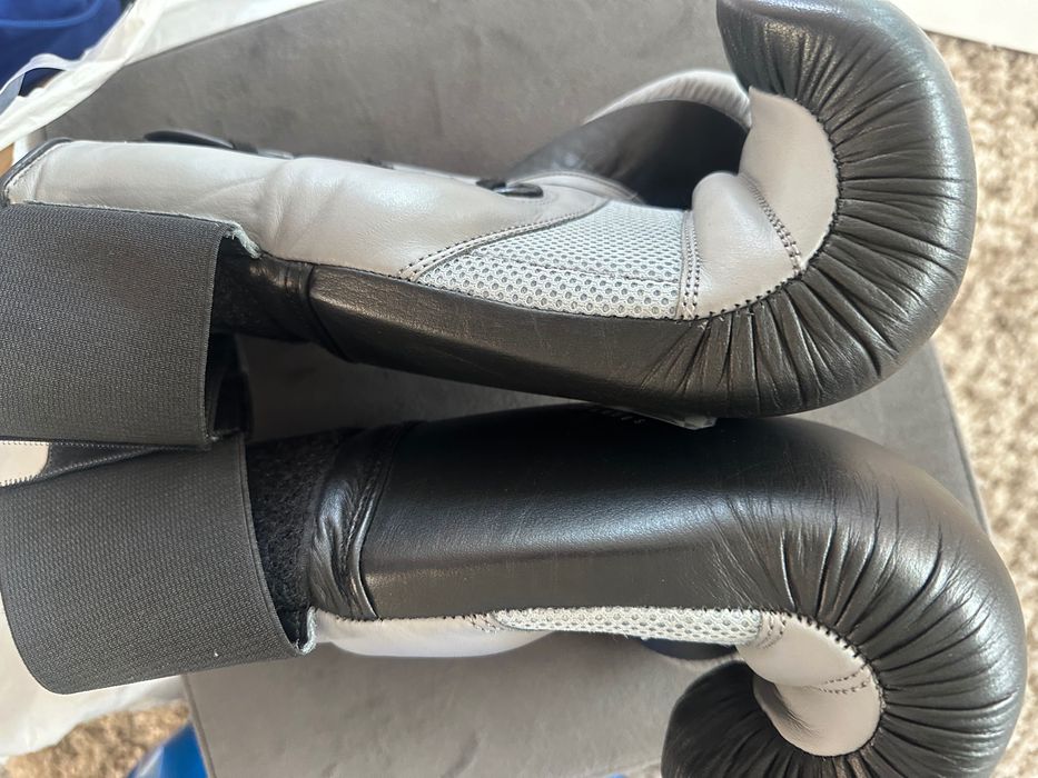 Боксови ръкавици Diamond Dekkers супер запазени 12 oz