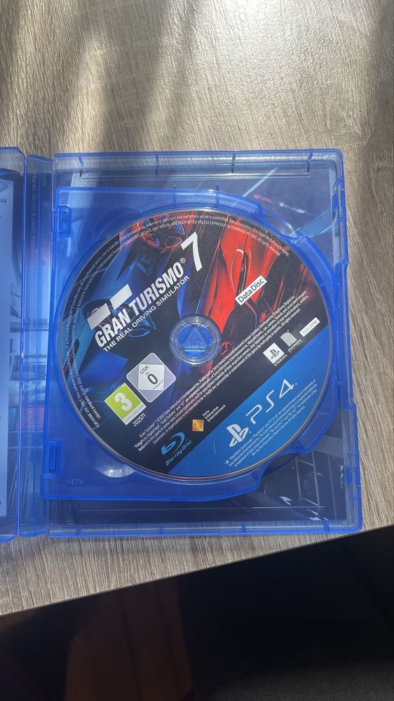 Продавам игра за ps4
