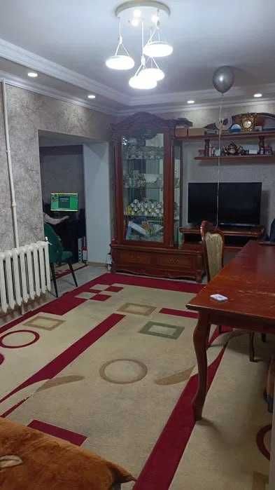 Космонавт  .2в3/5/7.  кирпич   спец план  70м²  ( мебель + техника )