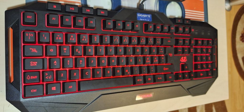 Tastatura gaming ASUS Cerberus