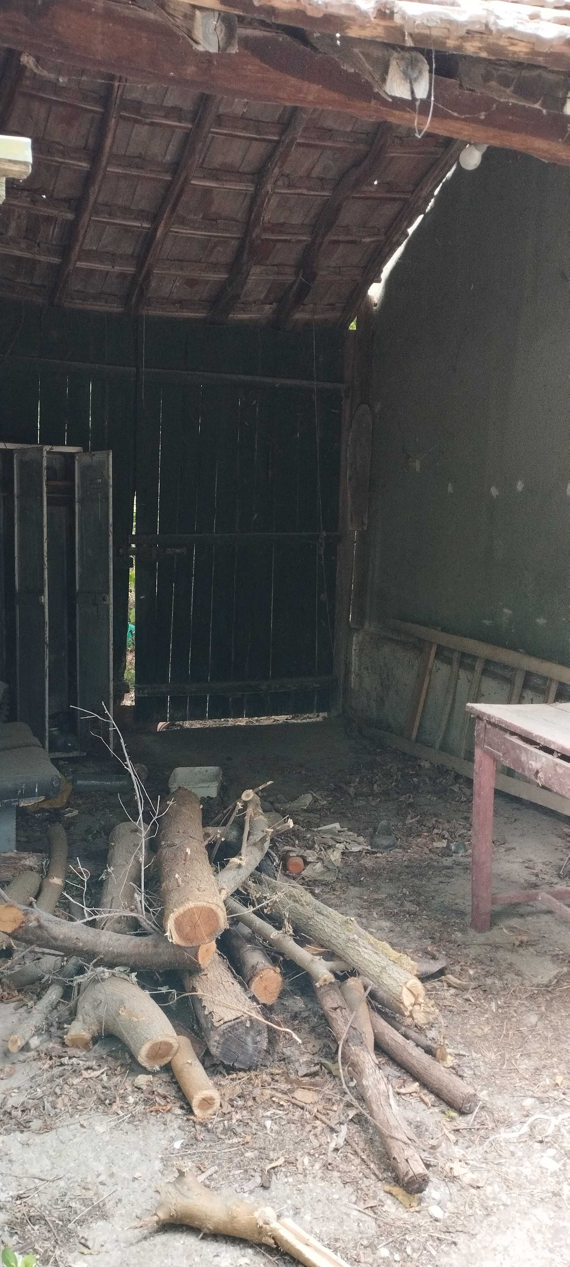 Къща за ремонт върху парцел от 1000 м²