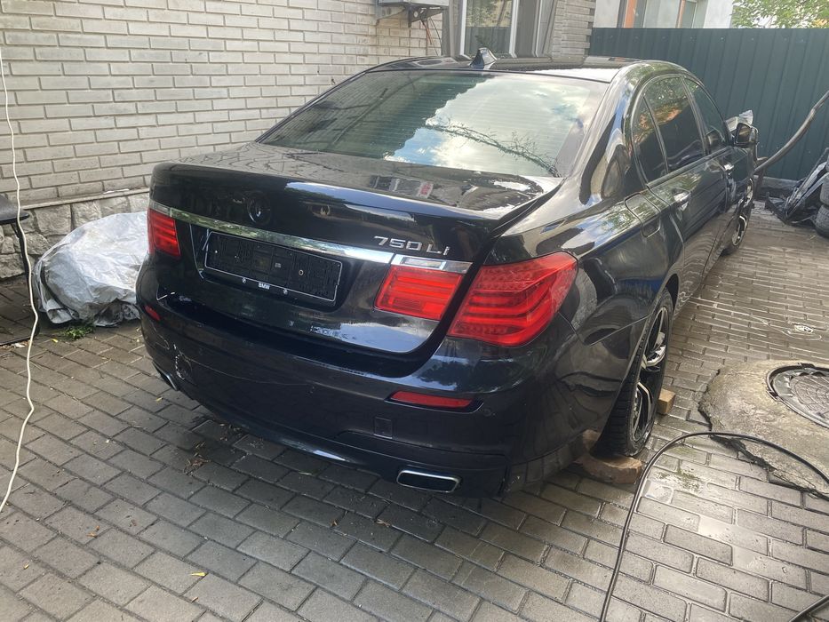 BMW 750  F02.     Полный привод 2010 год