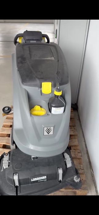 Aparat de aspirat si spalat pardoseli