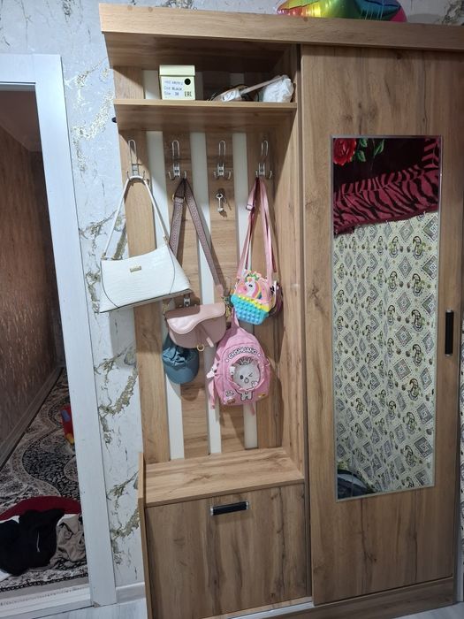 Prixojiniy mebel sotiladi