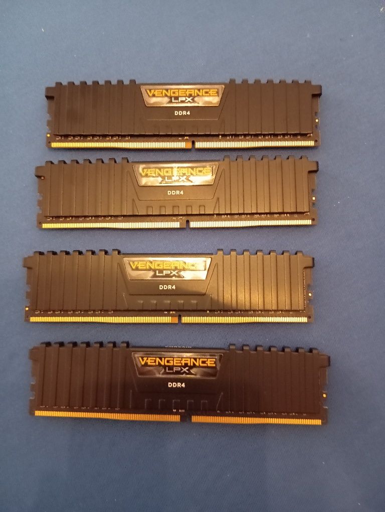 Рам памет 4х8гб DDR4 Corsair Vengeance