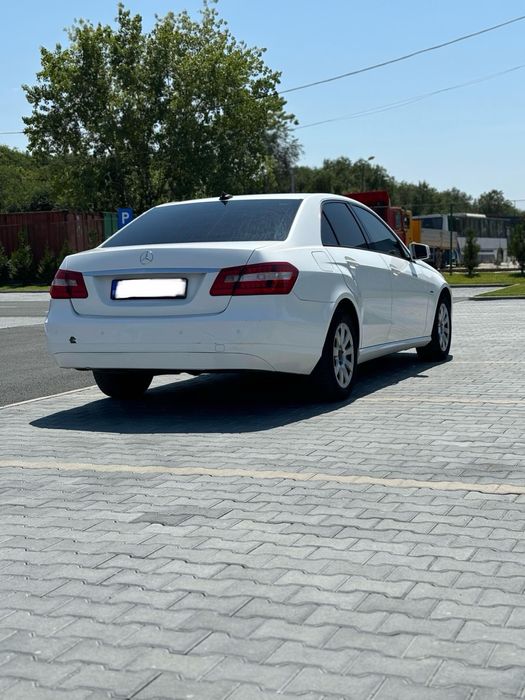 Mercedes-Benz E-Class E200