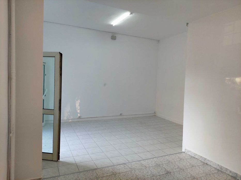 De inchiriat-spatiu comercial  B-dul Republicii - giratoriul CARAIMAN