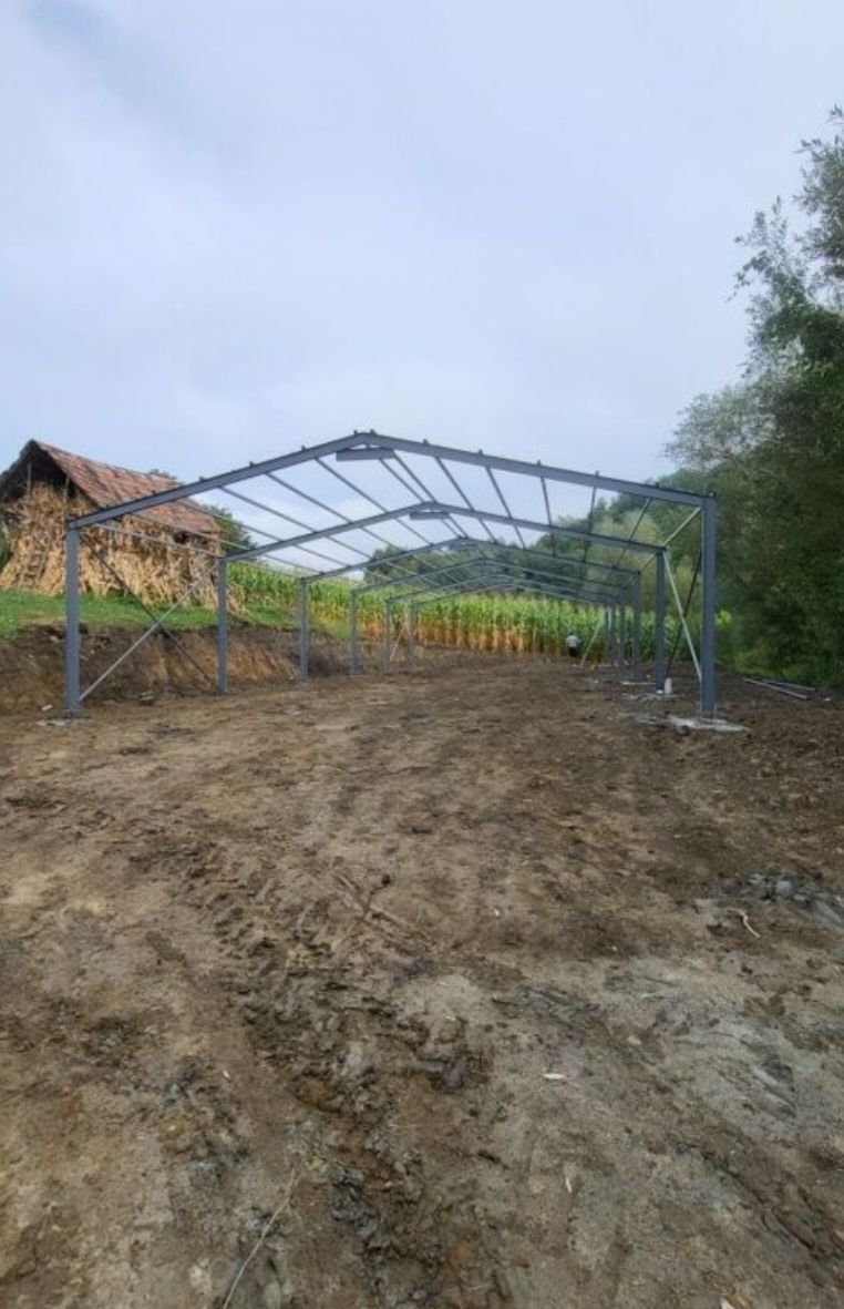 Vând Structurile metalice sunt compuse din ferme ,stalpii,pane de acop