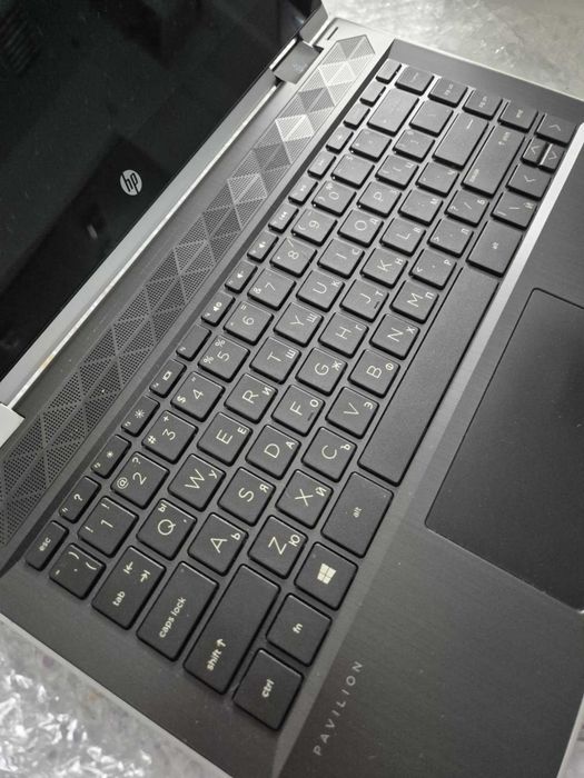 HP Pavilion x360 14-cd0037nu (Повредено дъно, за части)