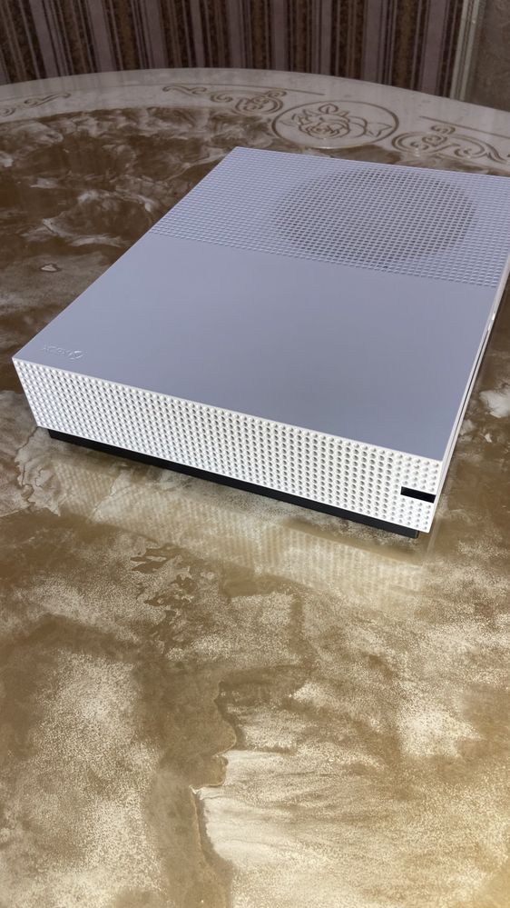 Продам Xbox one s