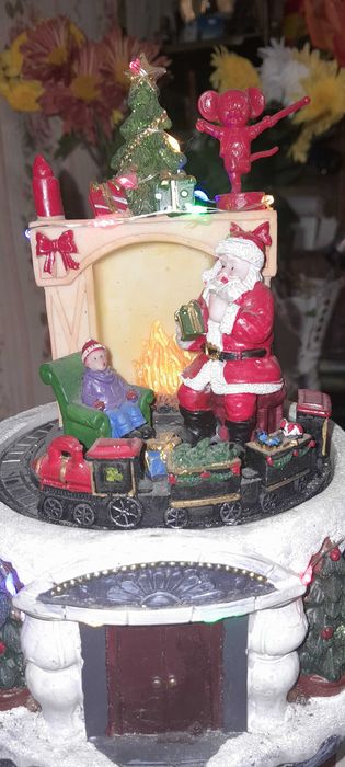 Коледна украса с мелодия и светлини